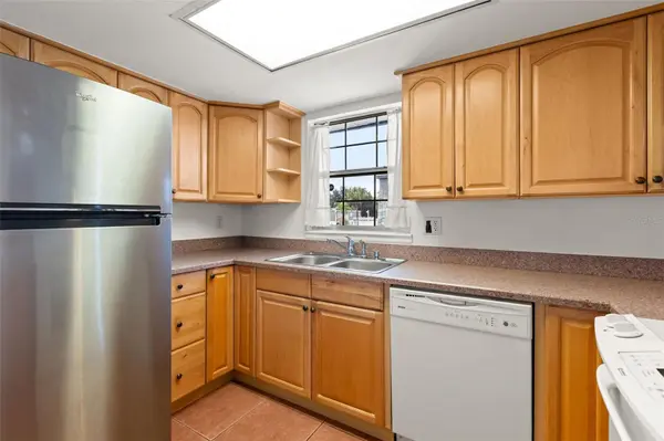 1000 S SEMORAN BLVD #302, Winter Park, FL 32792