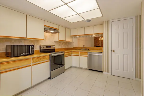 1055 KENSINGTON PARK DR #711, Altamonte Springs, FL 32714