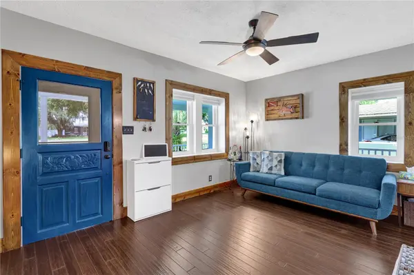 302 S PALM AVE, Howey In The Hills, FL 34737
