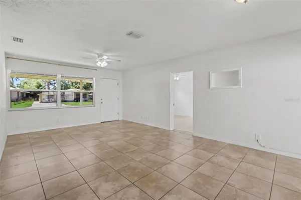 5585 ATLANTIC AVE N, St Petersburg, FL 33703