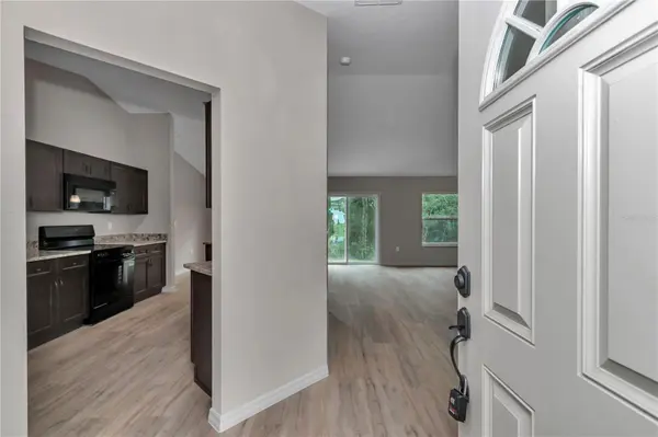 5 MALAUKA RADIAL DR, Ocklawaha, FL 32179