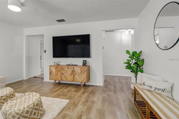 4711 FOREST GLEN DR, North Fort Myers, FL 33903