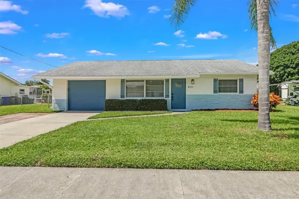 4711 FOREST GLEN DR, North Fort Myers, FL 33903