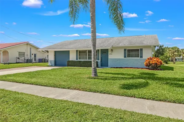 4711 FOREST GLEN DR, North Fort Myers, FL 33903