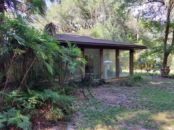 5672 AVE H, Mc Intosh, FL 32664