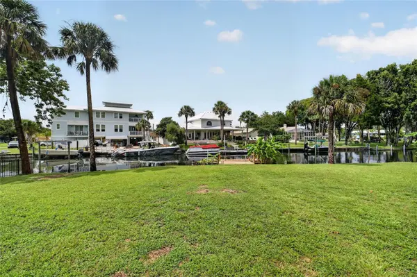 232 SE KINGS BAY DR, Crystal River, FL 34429