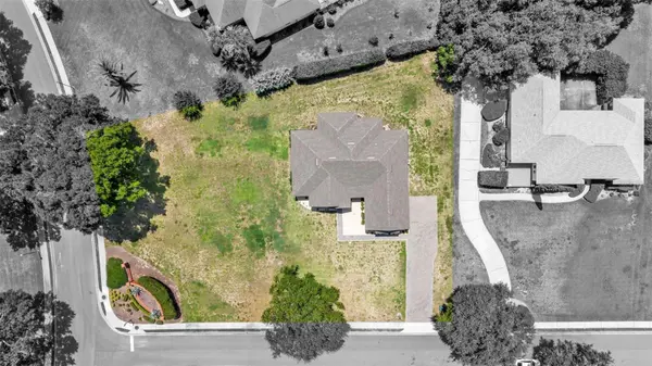 5701 CRESTVIEW DR, Lady Lake, FL 32159
