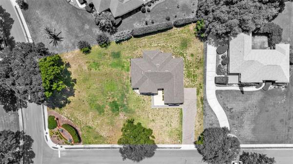 5701 CRESTVIEW DR, Lady Lake, FL 32159