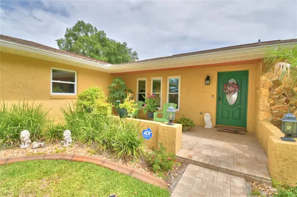 902 CRESTVIEW DR, Auburndale, FL 33823