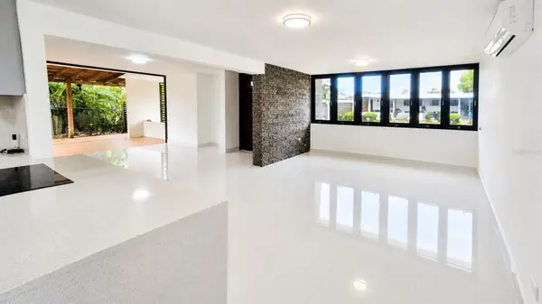 Urb Parkville AVE. LOPATEGUI, Guaynabo, PR 00969