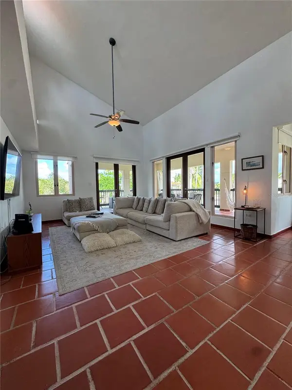 86 LAKESIDE VILLAS #F2, Vega Alta, PR 00692