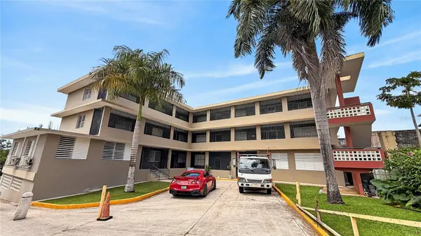 120 BO HATO TEJAS, CALLE PAJAROS, Bayamon, PR 00959