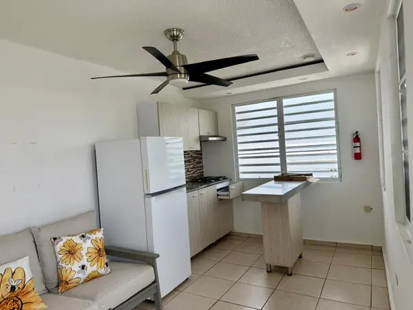53 CALLE SATURNO COM SANDIN #1, Vega Baja, PR 00693
