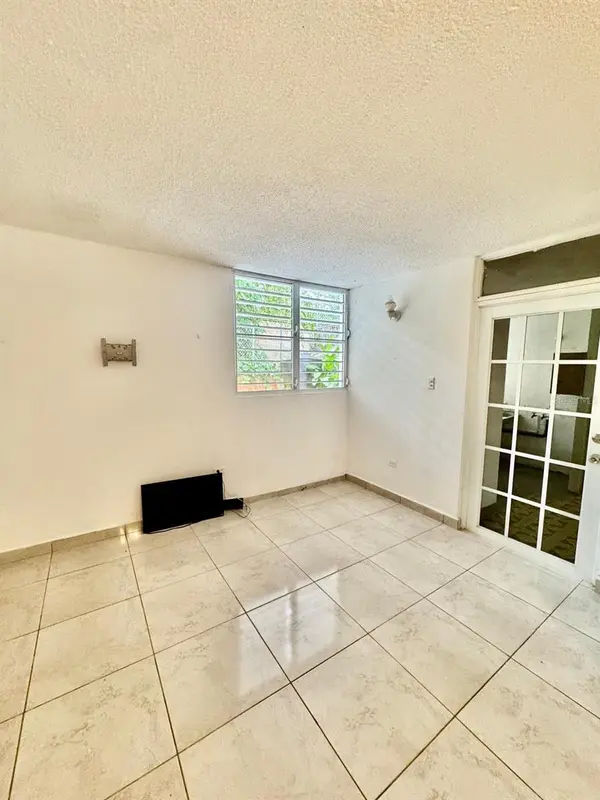 Calle 46 ROYAL TOWN #3-4, Bayamon, PR 00956