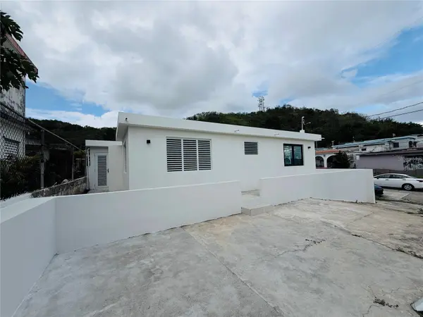 TRIPLEX HOUSE  Calle 5 D1 EXT. BUSO, Humacao, PR 00791