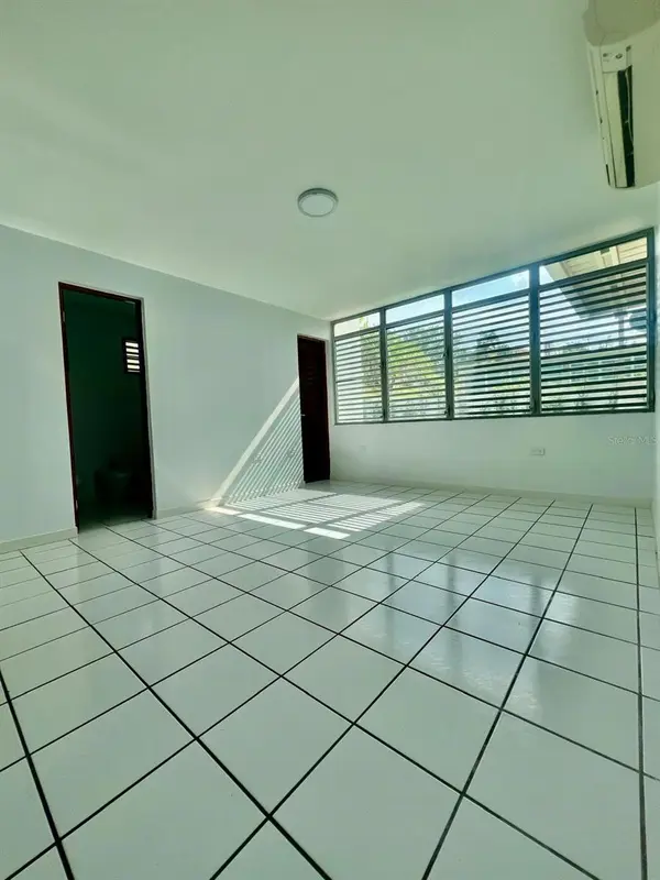 YAMIL GALIB PASEO LOS ROBLES #1614, Mayaguez, PR 00680