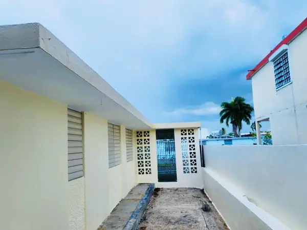 10 FLAMBON GARDENS #R-17, Bayamon, PR 00959