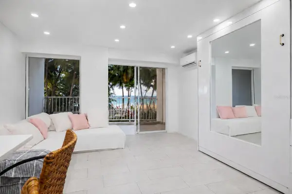 4633 AV. ISLA VERDE #105, Carolina, PR 00979