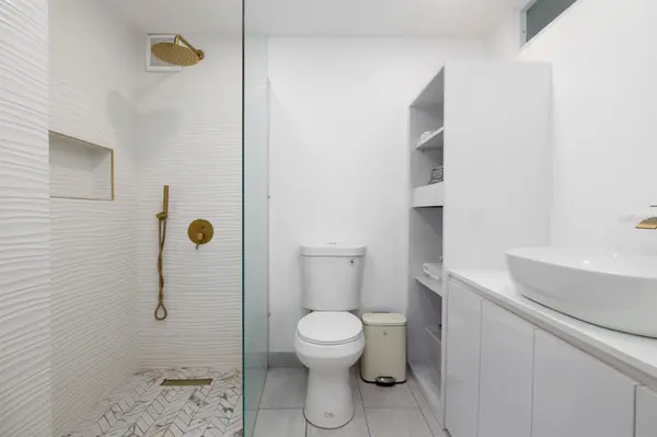 4633 AV. ISLA VERDE #105, Carolina, PR 00979