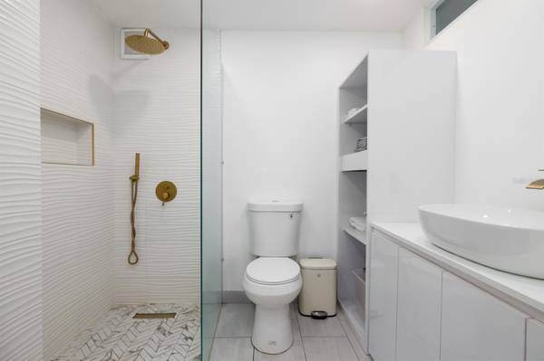 4633 AV. ISLA VERDE #105, Carolina, PR 00979