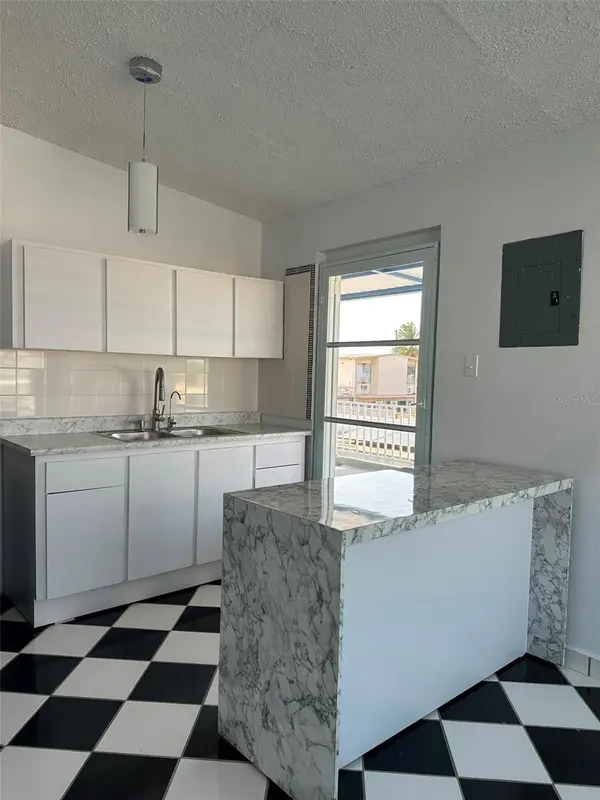 7 JARDINES DE COUNTRY CLUB DEV. #B-14, Carolina, PR 00983