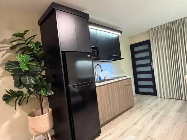 84 ST. Num 98-1 URB BRISAS DE SIERRA BAYAMON #APT. #4, Bayamon, PR 00961
