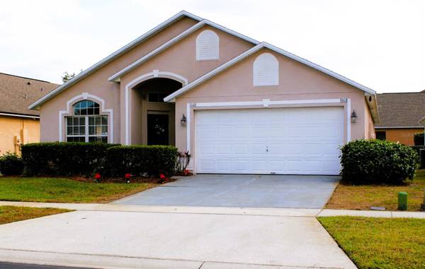 1068 LAKE BERKLEY DR, Kissimmee, FL 34746