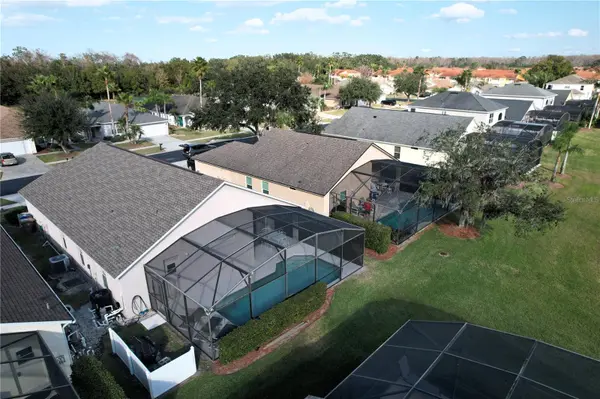 1068 LAKE BERKLEY DR, Kissimmee, FL 34746