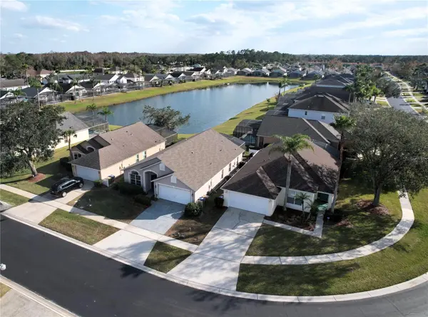 1068 LAKE BERKLEY DR, Kissimmee, FL 34746