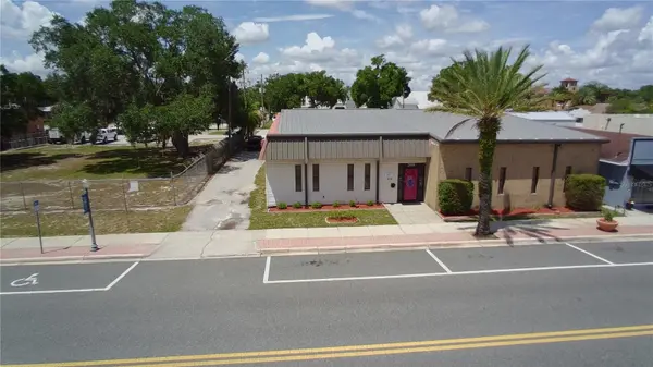 208 E LAKE AVE, Auburndale, FL 33823