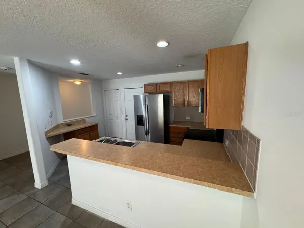 561 CRESTING OAK CIR #86, Orlando, FL 32824