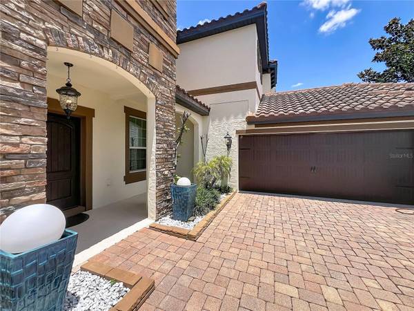 8316 LOOKOUT POINTE DR, Windermere, FL 34786