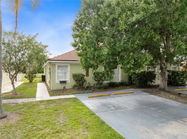 1076 UNIVERSAL REST PL, Kissimmee, FL 34744