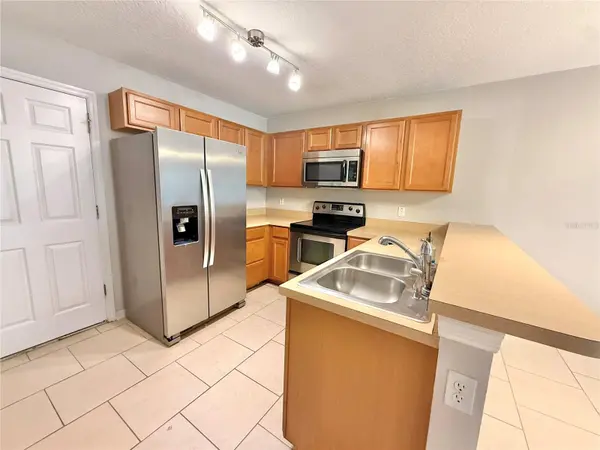 609 CRESTING OAK CIR #98, Orlando, FL 32824