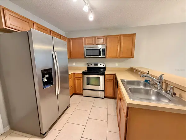 609 CRESTING OAK CIR #98, Orlando, FL 32824