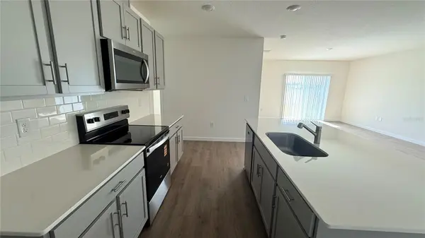 2066 WALNUT CREEK DR, Kissimmee, FL 34744