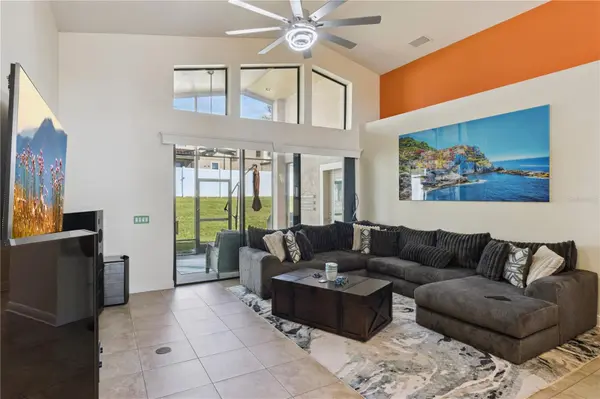 3943 SUNSET LAKE DR, Lakeland, FL 33810