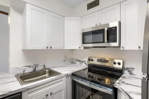 210 LAKE POINTE CONDO FIVE DR #304, Oakland Park, FL 33309