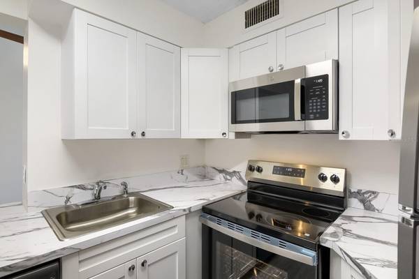 210 LAKE POINTE CONDO FIVE DR #304, Oakland Park, FL 33309
