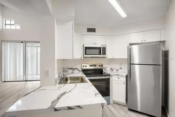 210 LAKE POINTE CONDO FIVE DR #304, Oakland Park, FL 33309