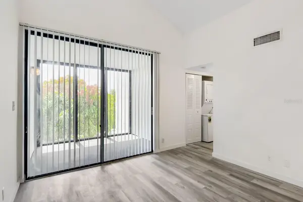 210 LAKE POINTE CONDO FIVE DR #304, Oakland Park, FL 33309
