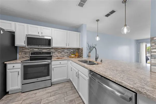 2705 EMERALD LAKE CT #2705, Kissimmee, FL 34744