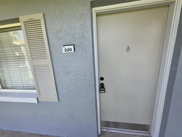 139 OYSTER BAY CIR #220, Altamonte Springs, FL 32701