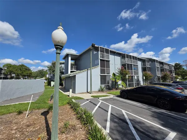 139 OYSTER BAY CIR #220, Altamonte Springs, FL 32701