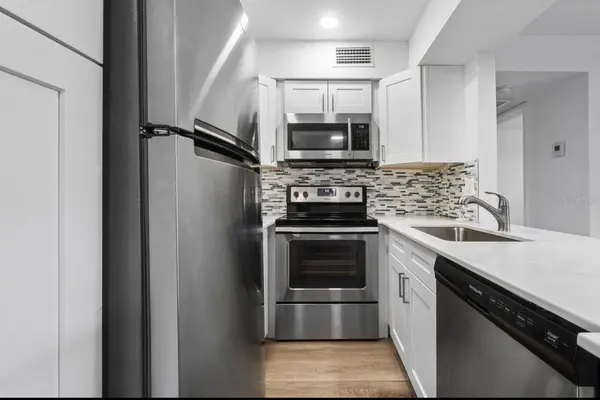 7178 GOLF COLONY CT #202, Lake Worth, FL 33467