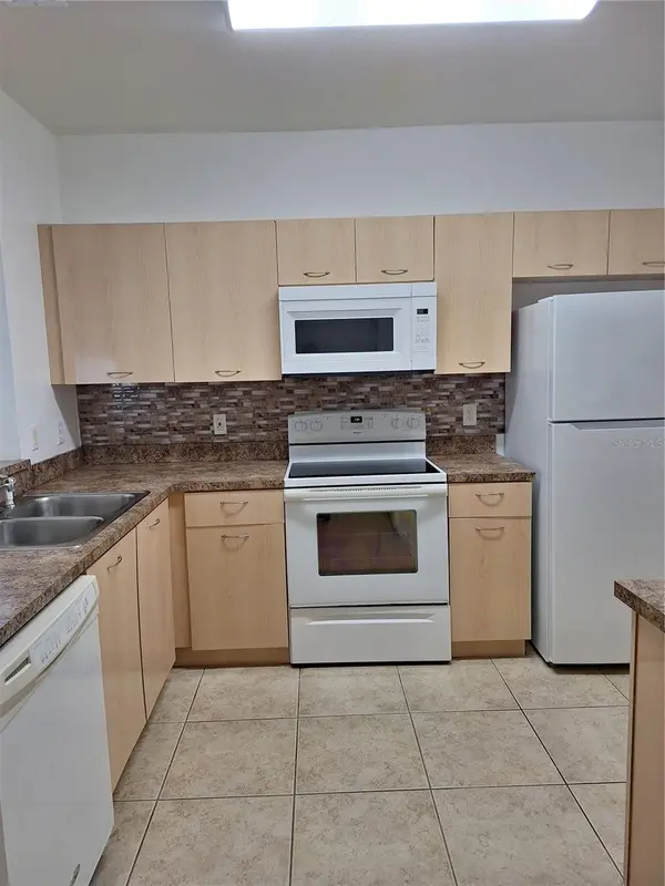 495 LAS CORTES LN #201, Orlando, FL 32824