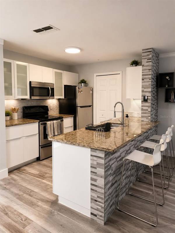 5463 VINELAND RD #5203, Orlando, FL 32811