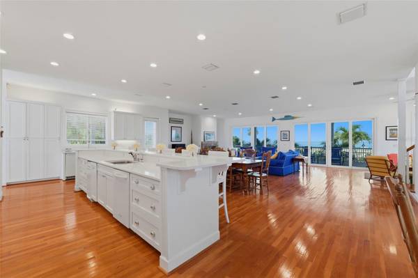 106 2ND AVE, St Pete Beach, FL 33706