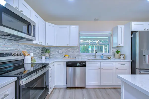 2167 LAKEVIEW RD, Clearwater, FL 33764