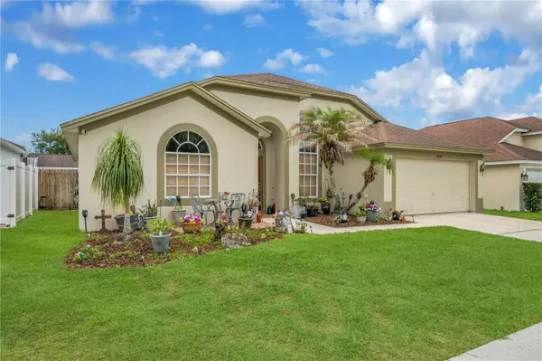 18140 PALM BREEZE DR, Tampa, FL 33647